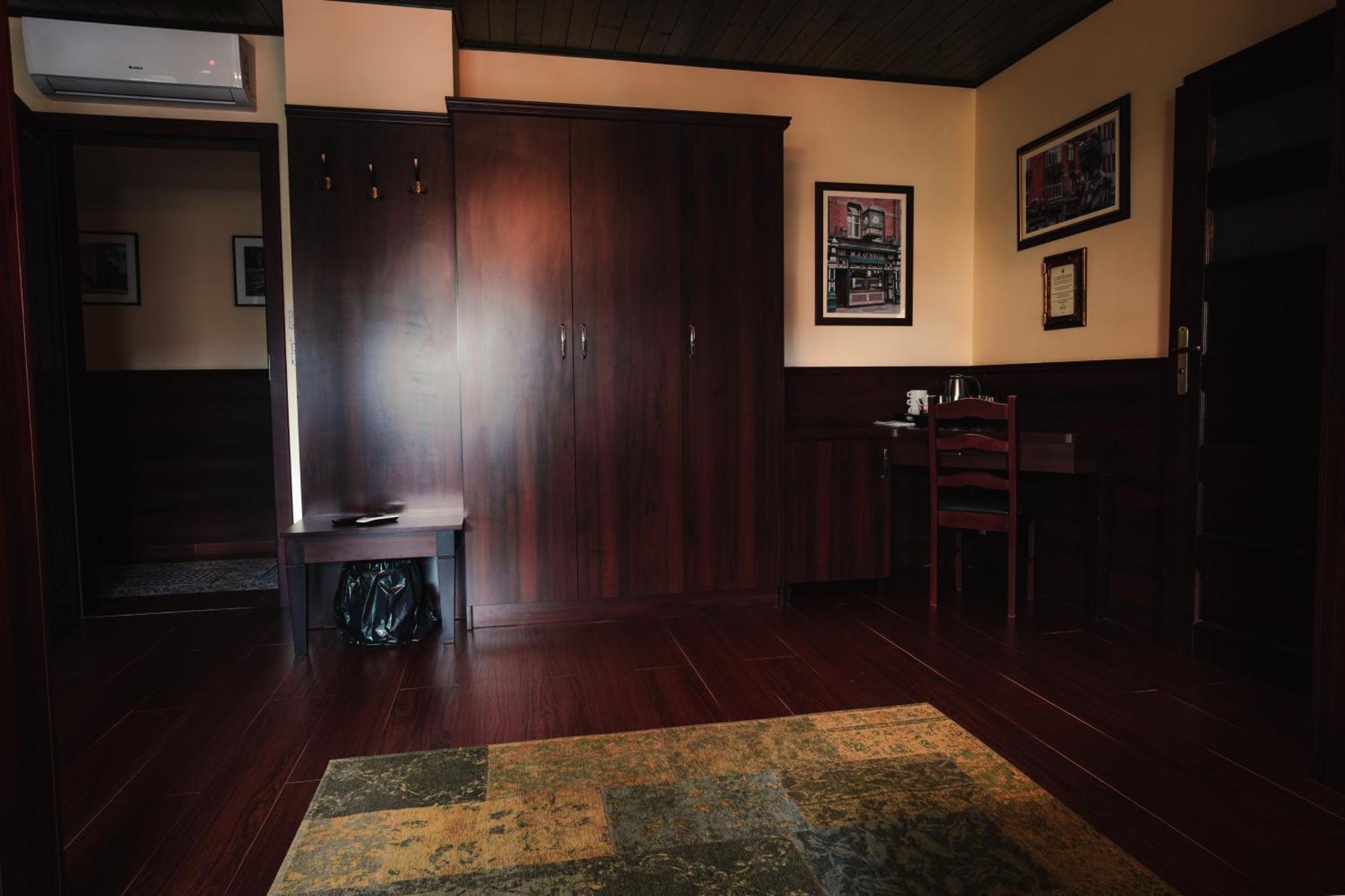 קילצה Shoemaker Irish Pub & Accommodation מראה חיצוני תמונה